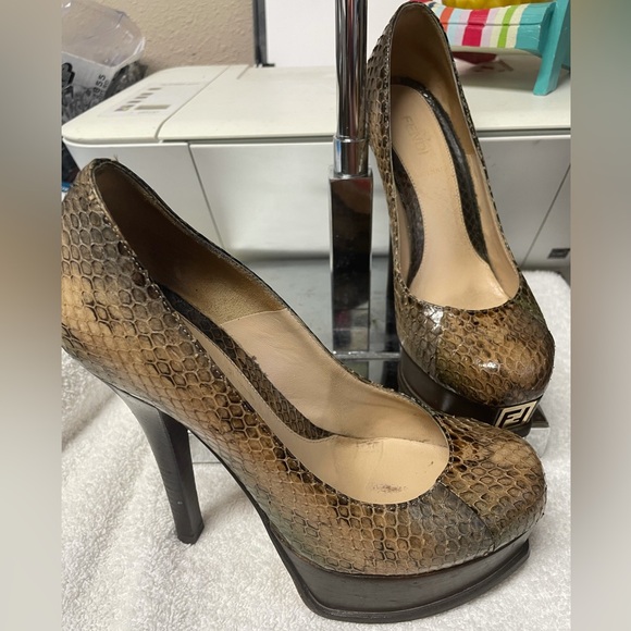 Authentic Fendi Fendista Python - Picture 6 of 10